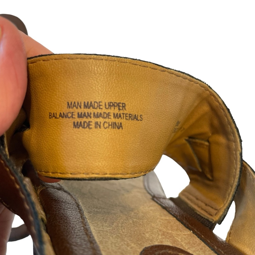 Woman's BOC Reagan Low Heel Thong Sandal Brown Leather with Black Sole Size 8 - Picture 6 of 13